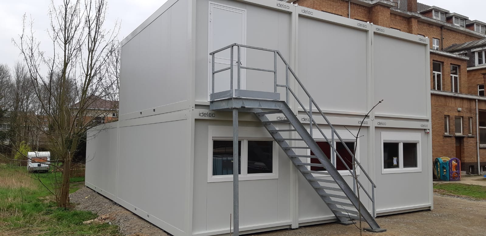 Tijdelijke school met modulaire klaslokalen in Oost-Vlaanderen